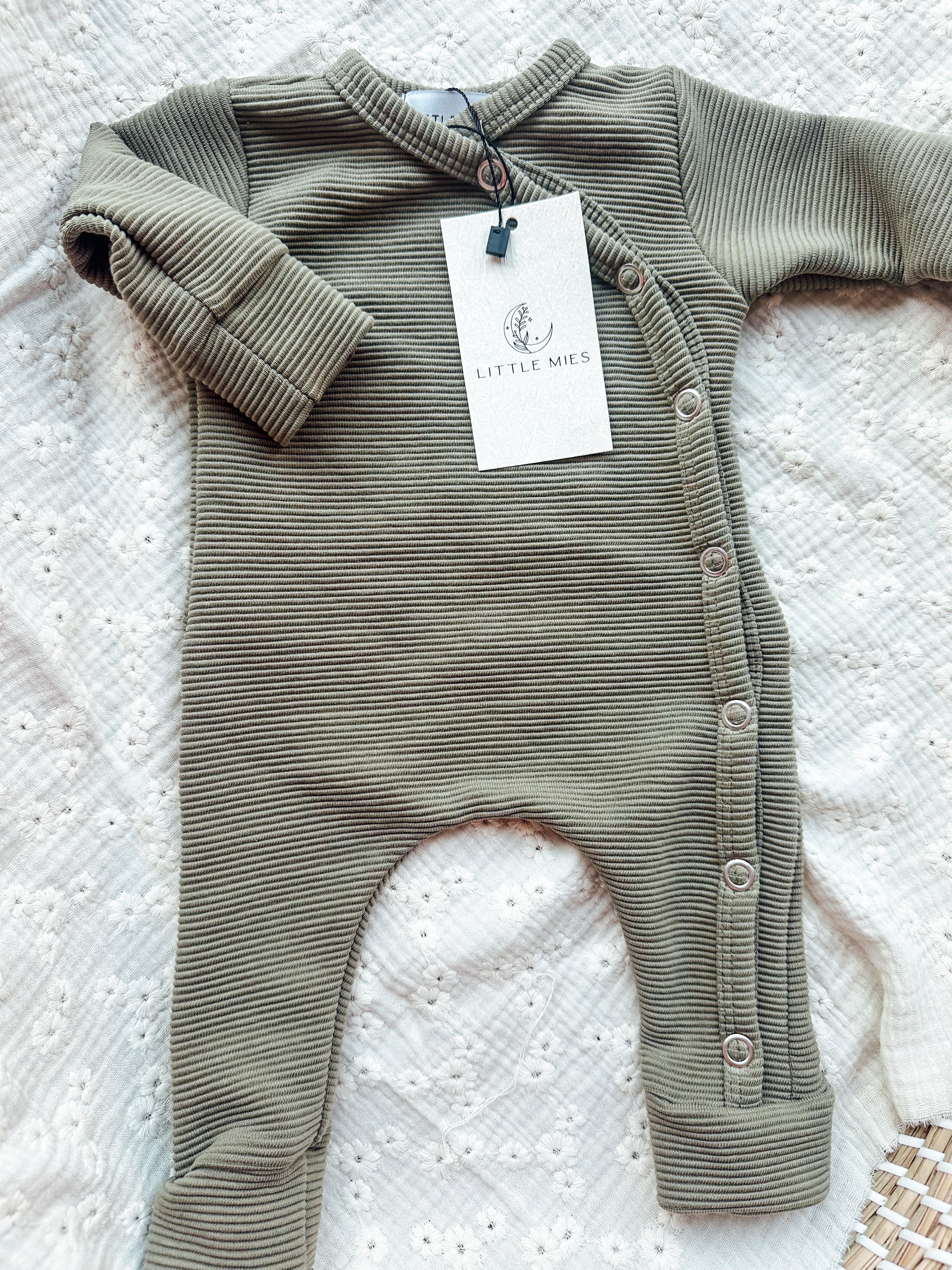 Boxpakje – Olive Green Rib maat 50/56